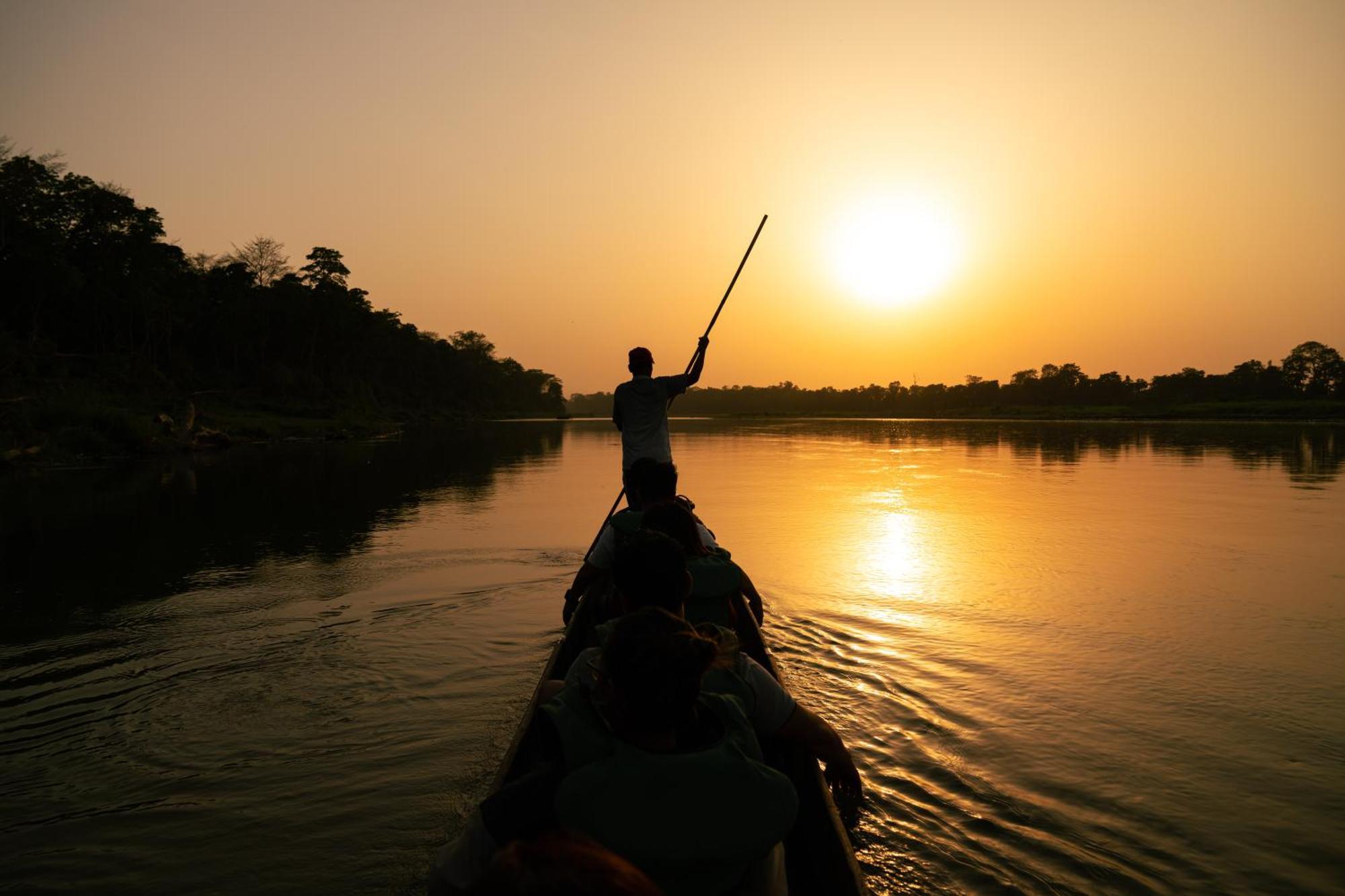 Отель Kasara Chitwan Patlahara Экстерьер фото