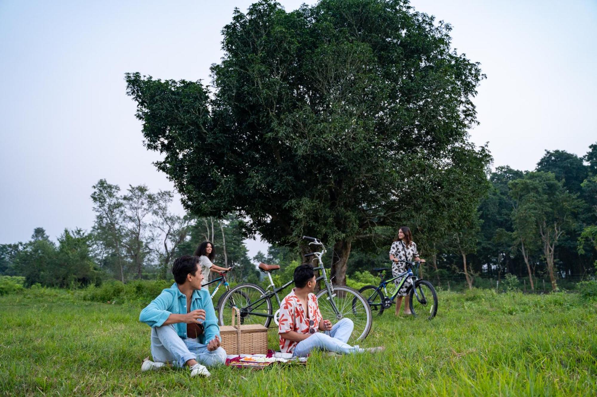 Отель Kasara Chitwan Patlahara Экстерьер фото